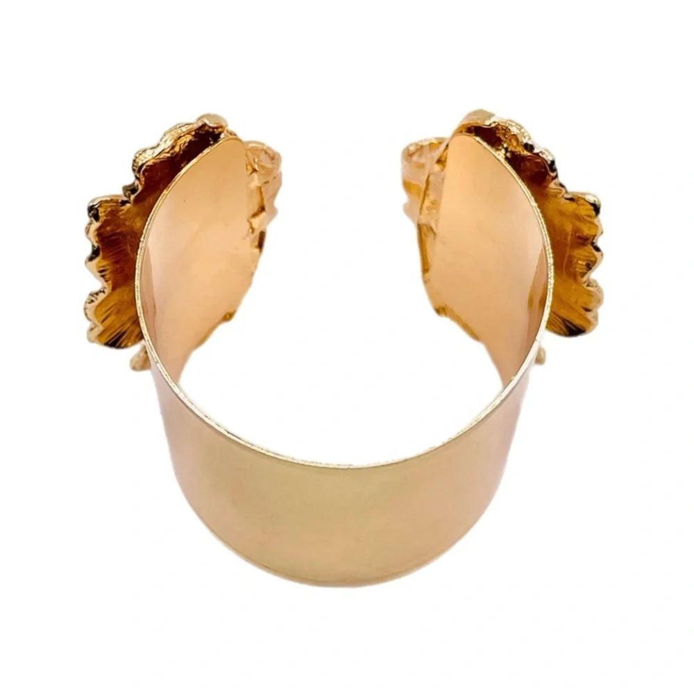 🍋2/$30 New Gold Leaf Cuff Bracelet - Picture 4 of 4